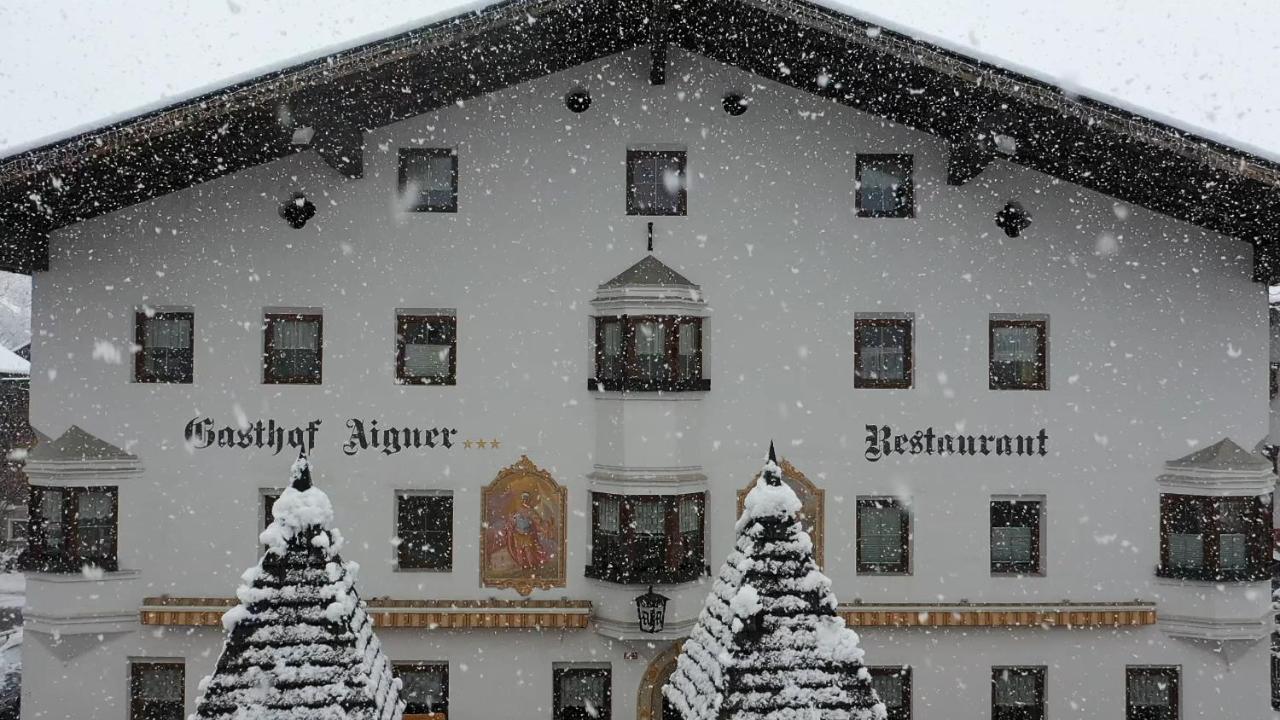 Aigner *** * Fügen